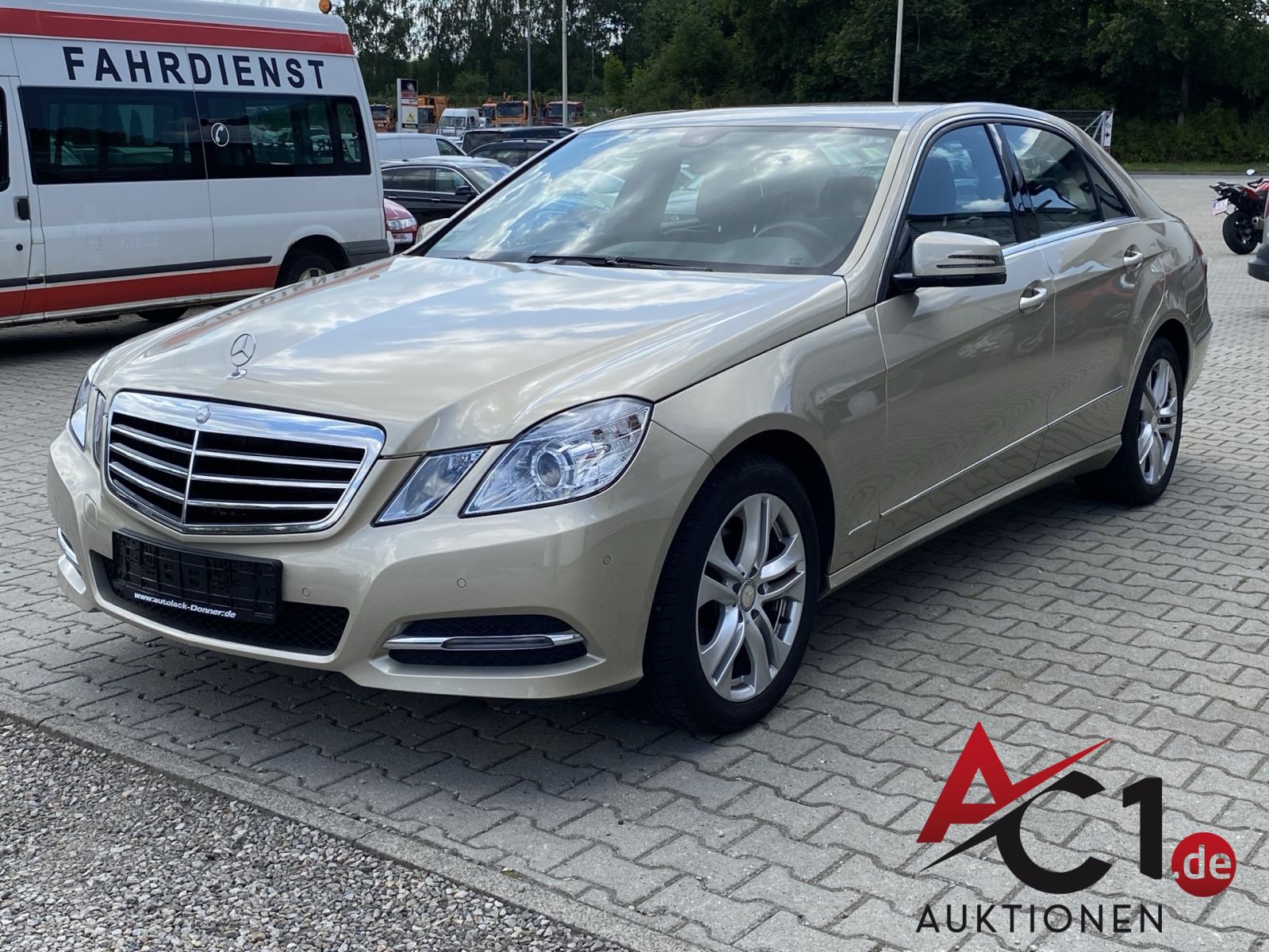 Mercedes Benz E-Klasse E200 W 212 nur 44.000 km!